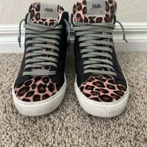 Women’s size 7 P448 Skate side zip